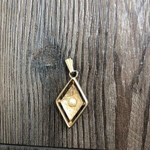 Sarah Coventry 1970s diamond shape pendant